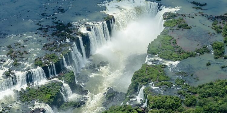 Iguazú Falls: Where Nature Speaks in Thunder