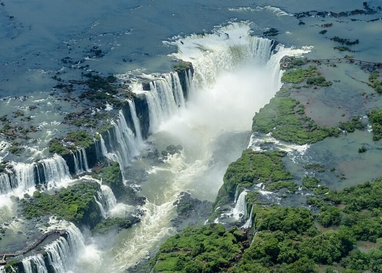 Iguazú Falls: Where Nature Speaks in Thunder